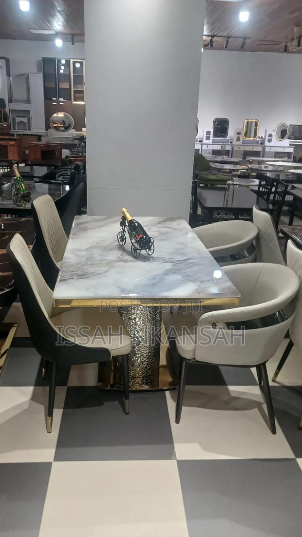 Luxurious Dining Set · Photo 3