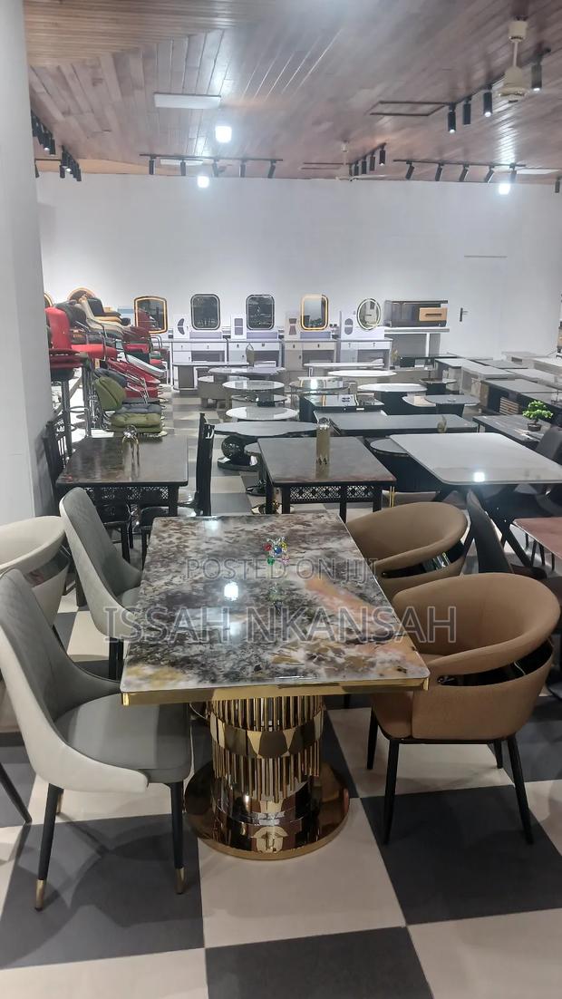 Luxurious Dining Set · Photo 4