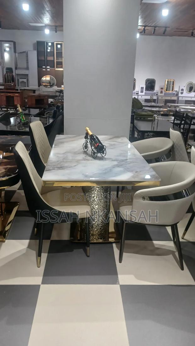Luxurious Dining Set · Photo 1