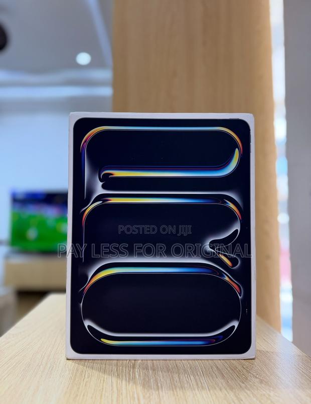 New Apple iPad Pro 13 (2024) 512 GB Gray · Photo 3