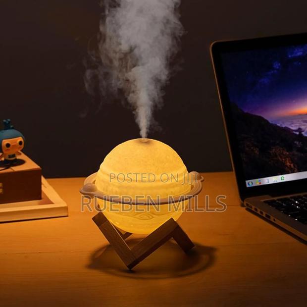 Yellow Planet Essential Oil Diffuser · Photo 2
