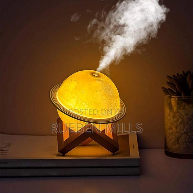 Yellow Planet Essential Oil Diffuser · Photo 1