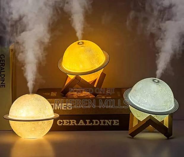 Yellow Planet Essential Oil Diffuser · Photo 3