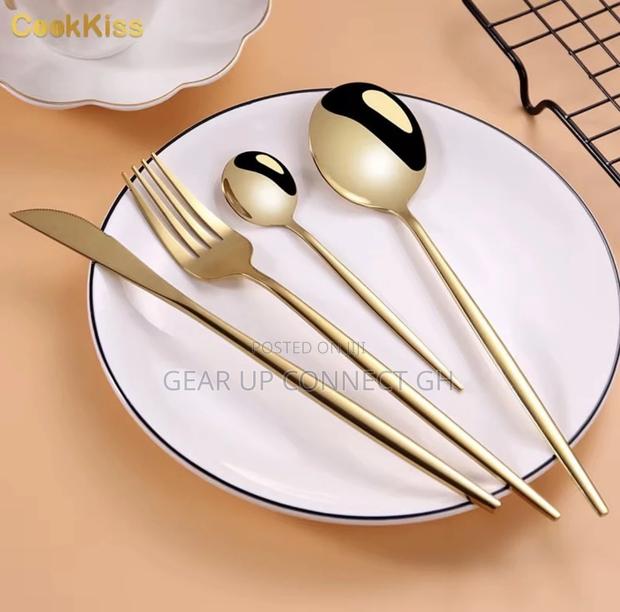 Premium 24-Piece Stainless Steel Cutlery Set · Photo 2