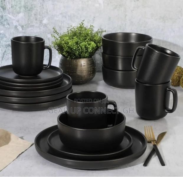 16-Pieces Dinnerware Set · Photo 1