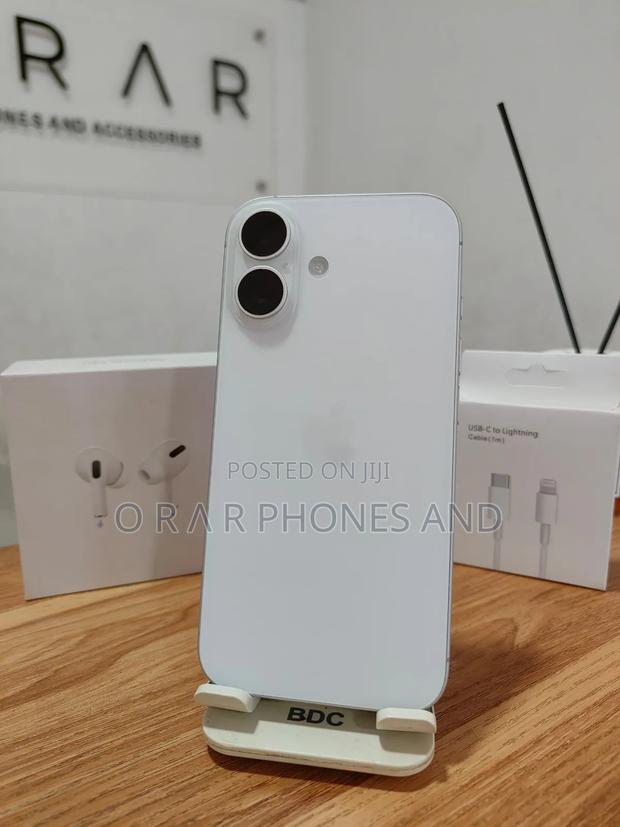Apple iPhone 16 128 GB White · Photo 3