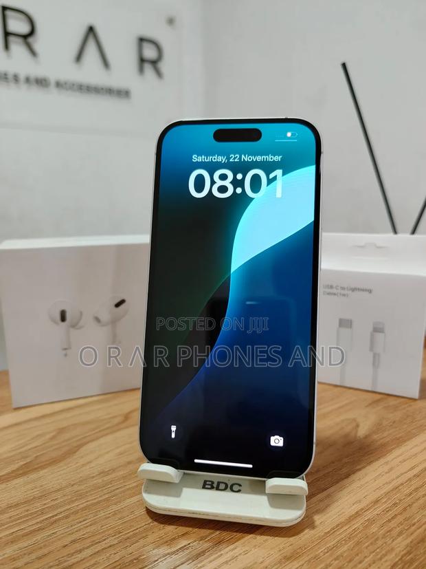 Apple iPhone 16 128 GB White · Photo 1