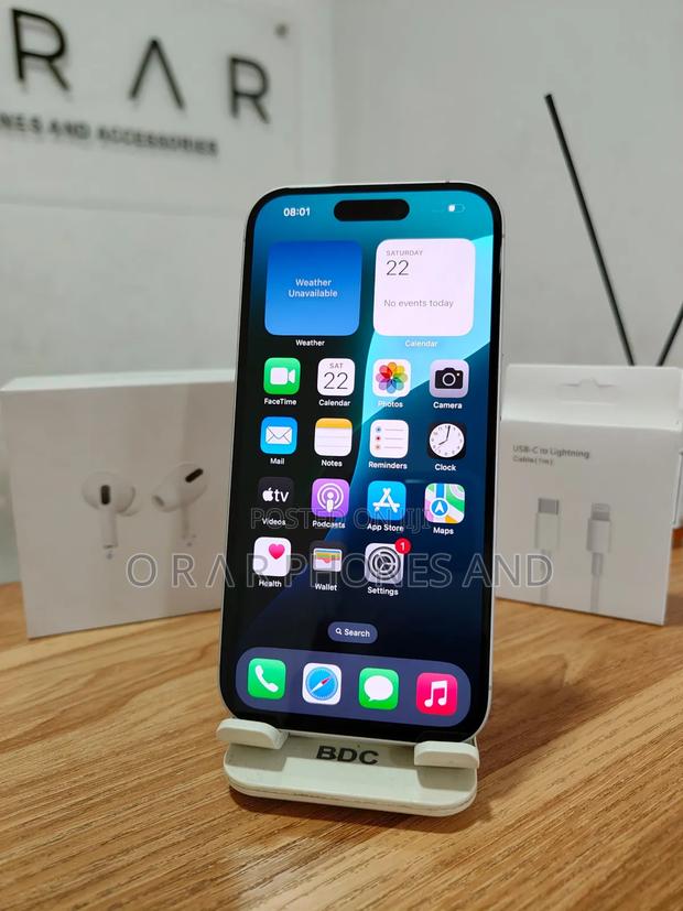 Apple iPhone 16 128 GB White · Photo 2