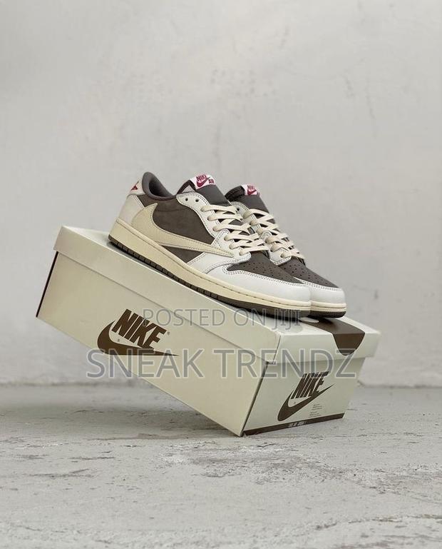 Air Jordan 1 Og X Travis Scott Mocha · Photo 3
