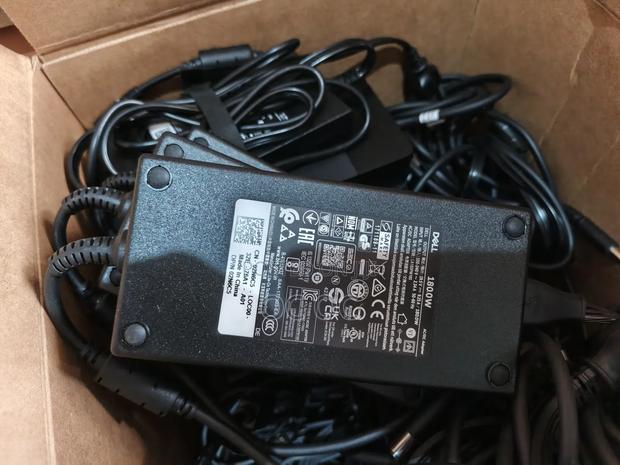 Original Dell Charger 180w · Photo 2