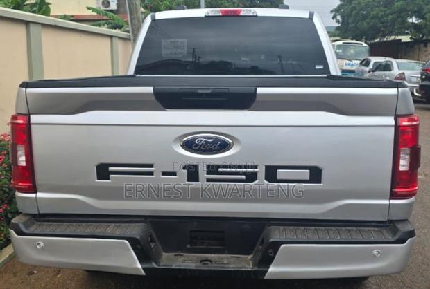 Ford F-150 XLT 2022 Silver · Photo 3