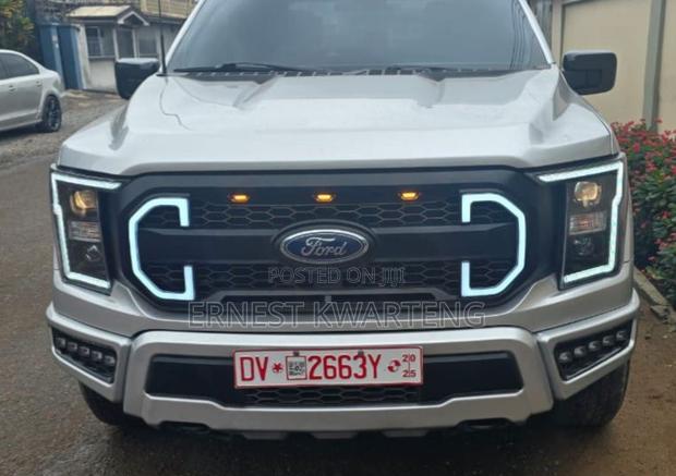 Ford F-150 XLT 2022 Silver · Photo 5