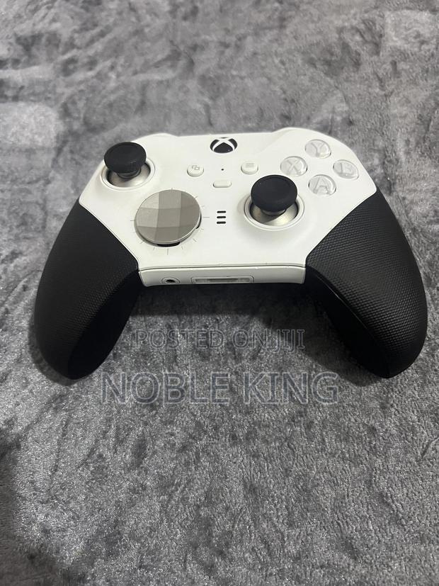Xbox Elite Series 2 Controllers · Photo 4