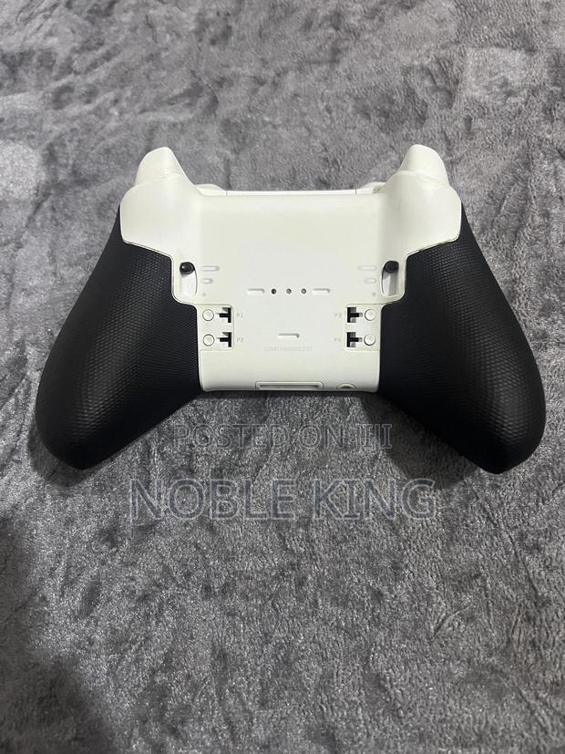 Xbox Elite Series 2 Controllers · Photo 5