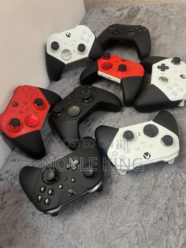Xbox Elite Series 2 Controllers · Photo 1