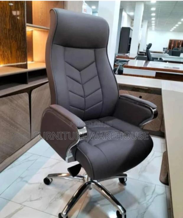 High-Back Executive Office Chair · Photo 1
