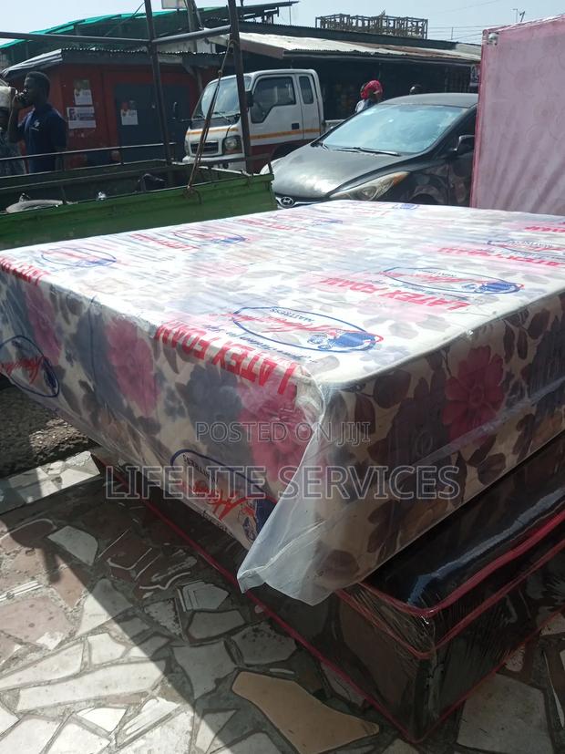 Everlast 20" Kings Size Mattress/ High Density · Photo 1