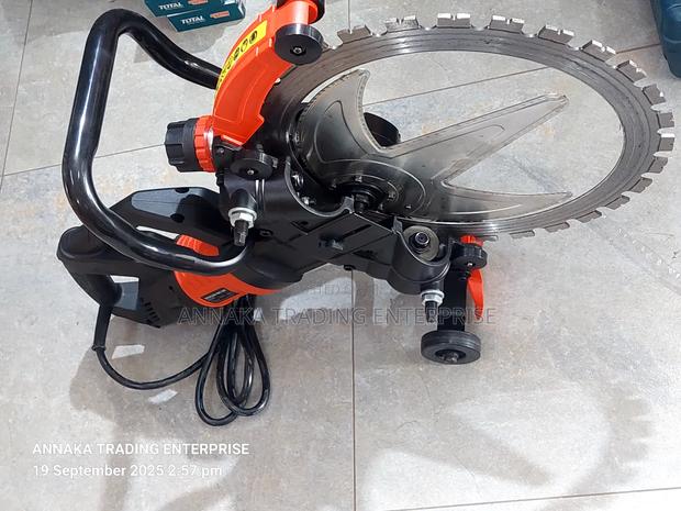 Wall Cutting Machine · Photo 1