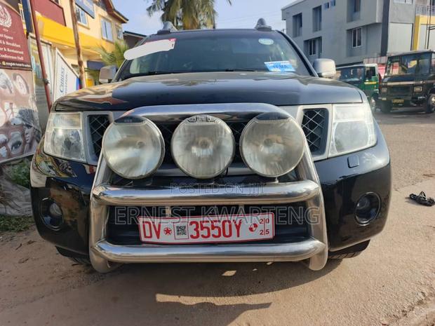 Nissan Navara 2015 Black · Photo 3