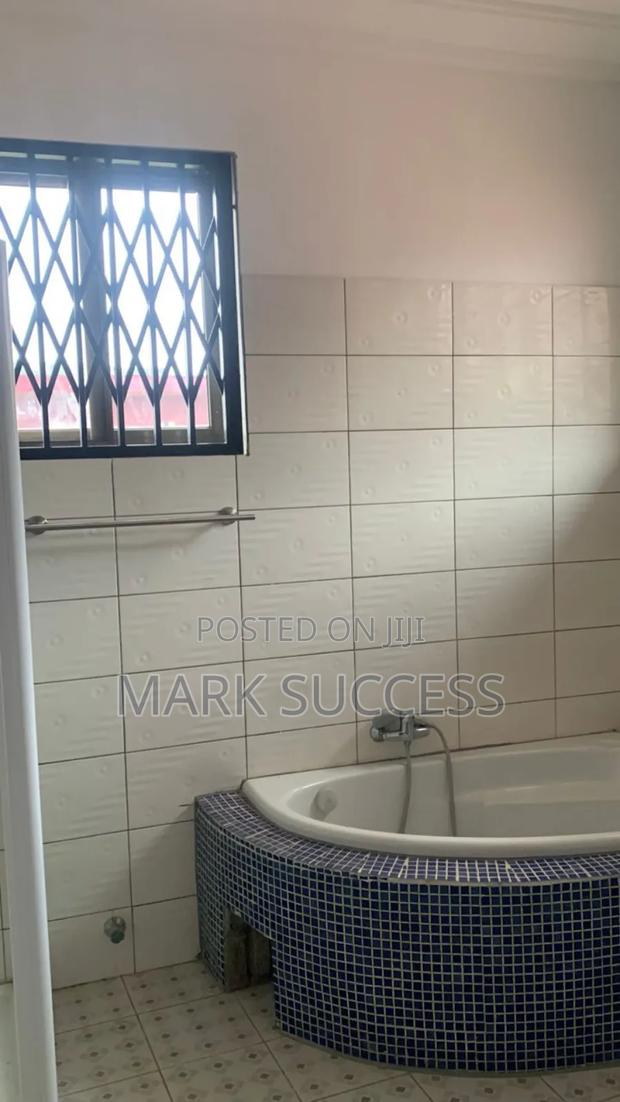 5bdrm Duplex in Toll Booth for rent · Photo 4