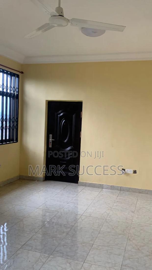 5bdrm Duplex in Toll Booth for rent · Photo 5