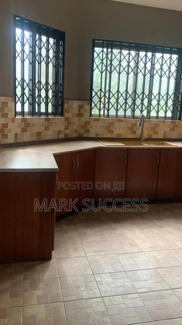 5bdrm Duplex in Toll Booth for rent · Photo 2