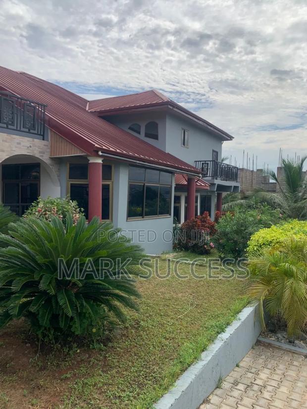 5bdrm Duplex in Toll Booth for rent · Photo 1