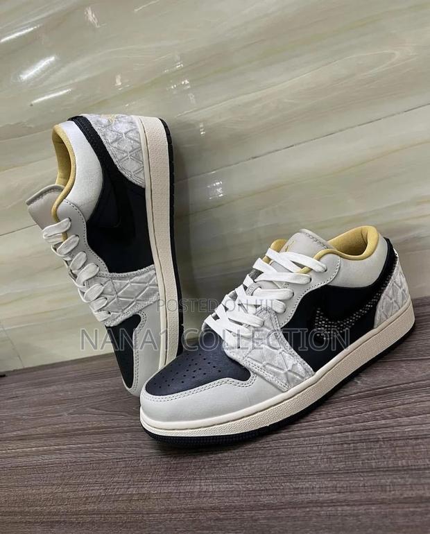 Air Jordan 1 Low “Beeded Swoosh” Sneakers · Photo 2