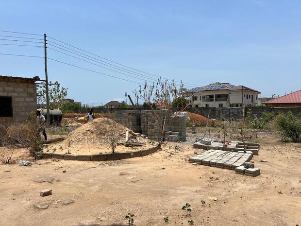 Plot of Land for Sale at Tema Com25 · Photo 2
