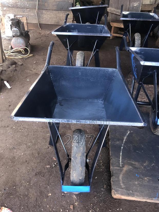 Light Weight Local Wheel Barrow · Photo 5