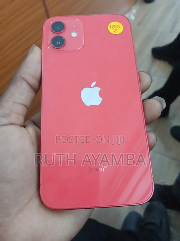Apple iPhone 12 128 GB Red · Photo 2