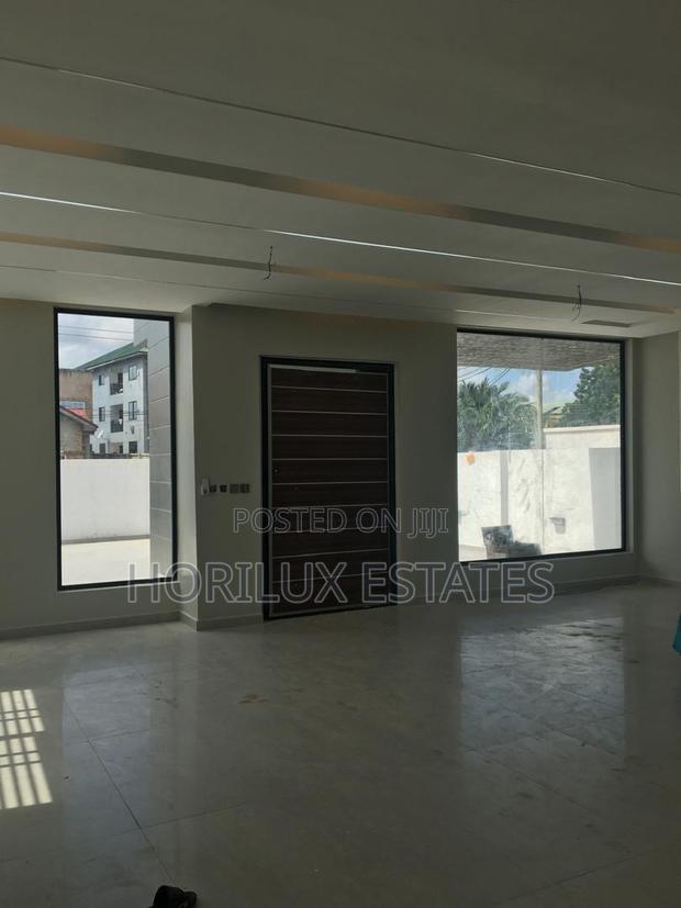 4bdrm Duplex in Ashomang Estates for sale · Photo 2