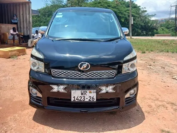 Toyota Voxy 2013 Black · Photo 1