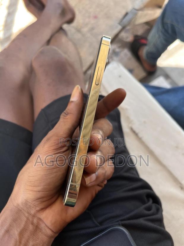 Apple iPhone 12 Pro 128 GB Gold · Photo 5