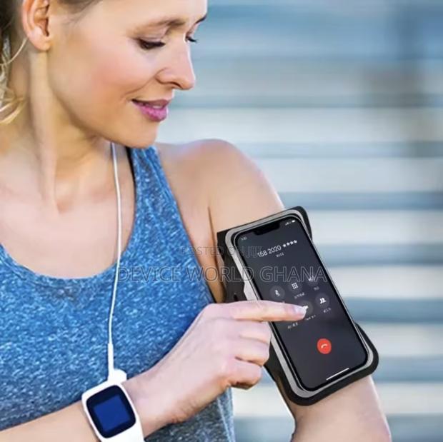 Protective Phone Arm Band for Workout and Jogging Gym · Photo 3
