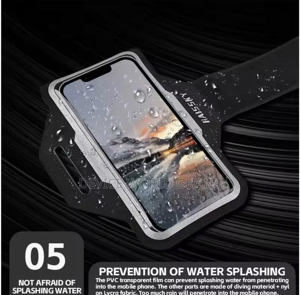 Protective Phone Arm Band for Workout and Jogging Gym · Photo 8