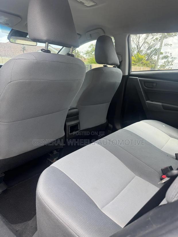 Toyota Corolla LE 4dr Sedan (1.8L 4cyl CVT) 2017 Silver