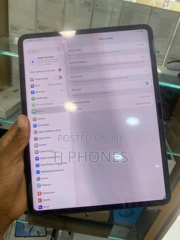 Apple iPad Pro 13 (2024) 512 GB Black · Photo 2