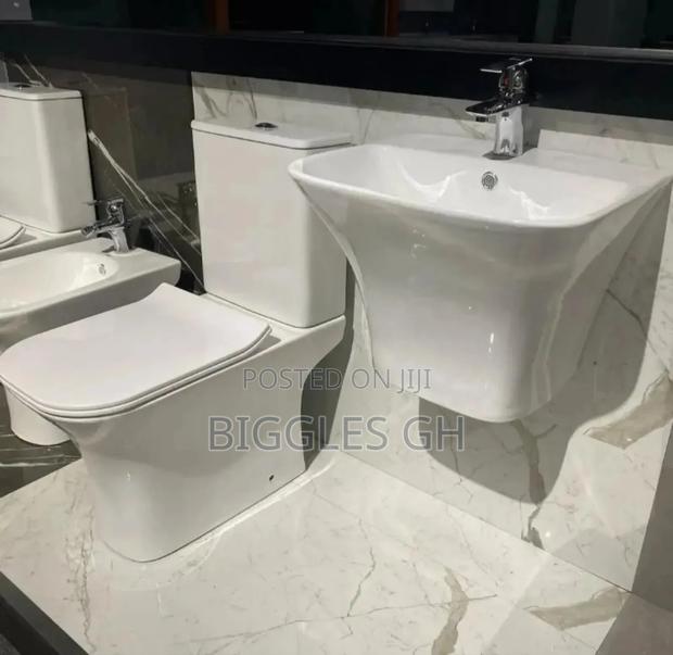 Slim Tank Wc With Basin Complete Set · Photo 1