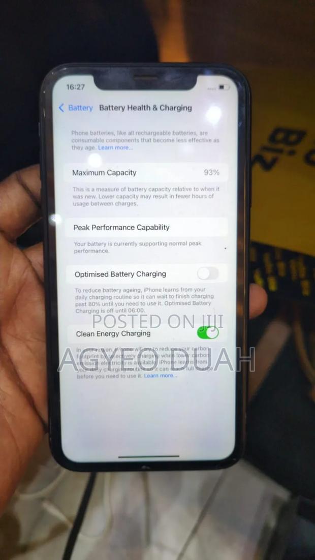 Apple iPhone XR 128 GB Black · Photo 2