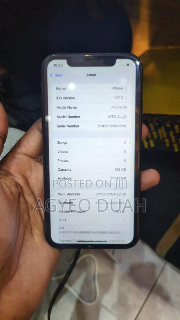 Apple iPhone XR 128 GB Black · Photo 3