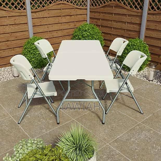 Folderble Table and 4 Chairs · Photo 2