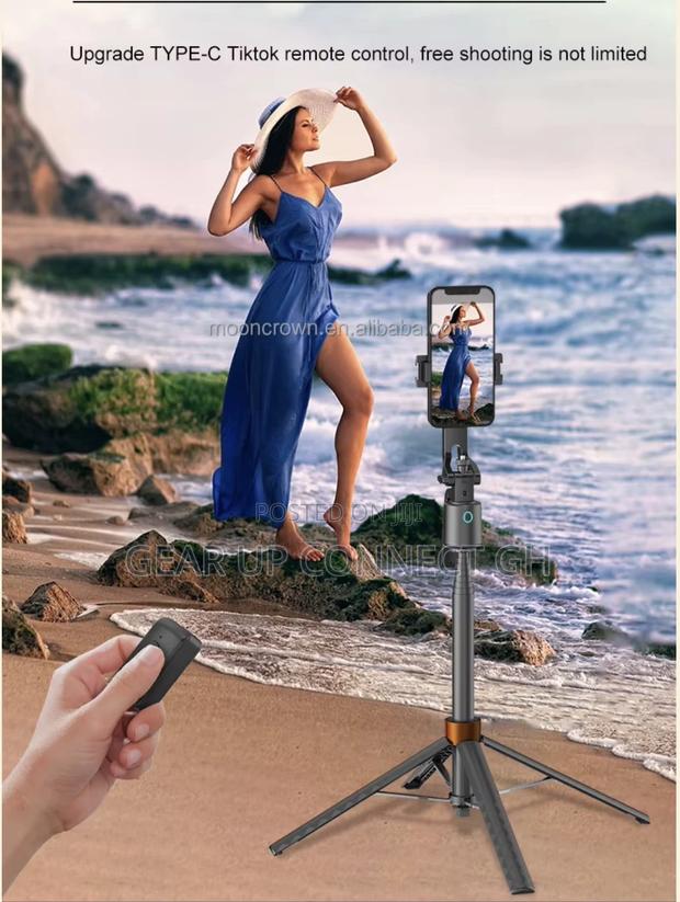 Q13 Smart Follow The Selfie Stick · Photo 1