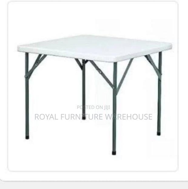 Foldable Table of 86 Cm Square · Photo 1
