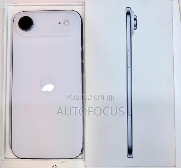 Apple iPhone 17 256 GB Blue · Photo 1