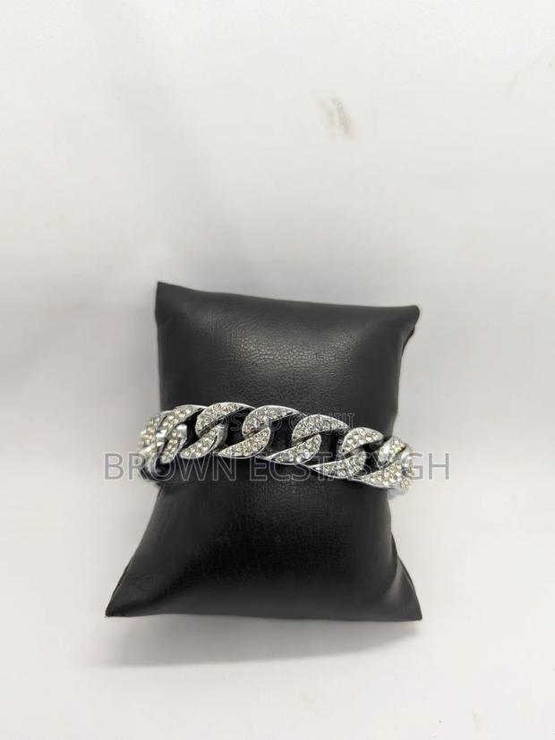 Iced Cuban Link Bracelet · Photo 1