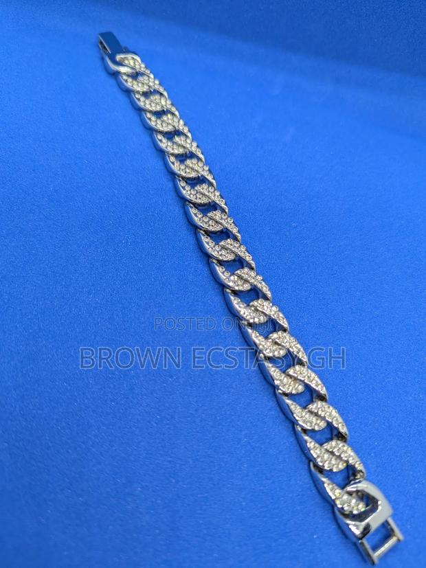 Iced Cuban Link Bracelet · Photo 3