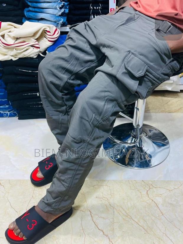 Top Notch Thick N Heavy Cargo Pants Available in Stock · Photo 3