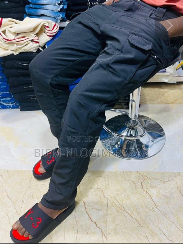 Top Notch Thick N Heavy Cargo Pants Available in Stock · Photo 4