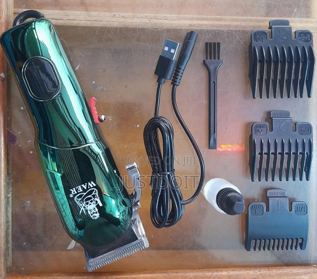 Rechargeable Waer 1913 Barbering Machine. · Photo 1